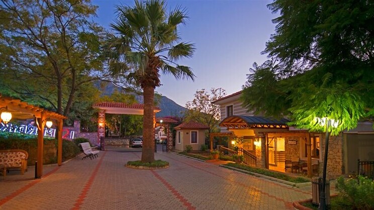 Perdikia Hill Family Resort & Villas